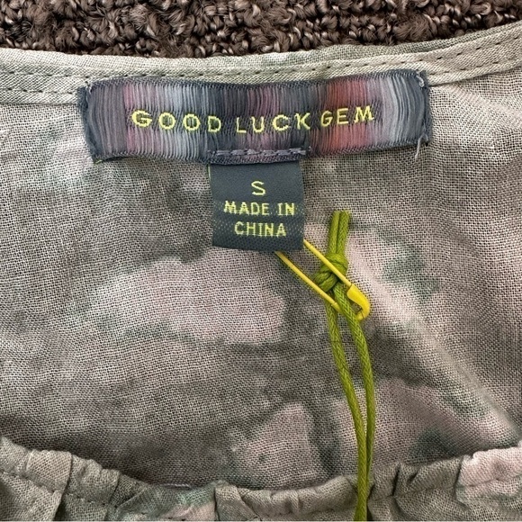 Good Luck Gem Tie Dye Puff Sleeve Peasant Top SZ S Light Green - Picture 7 of 8